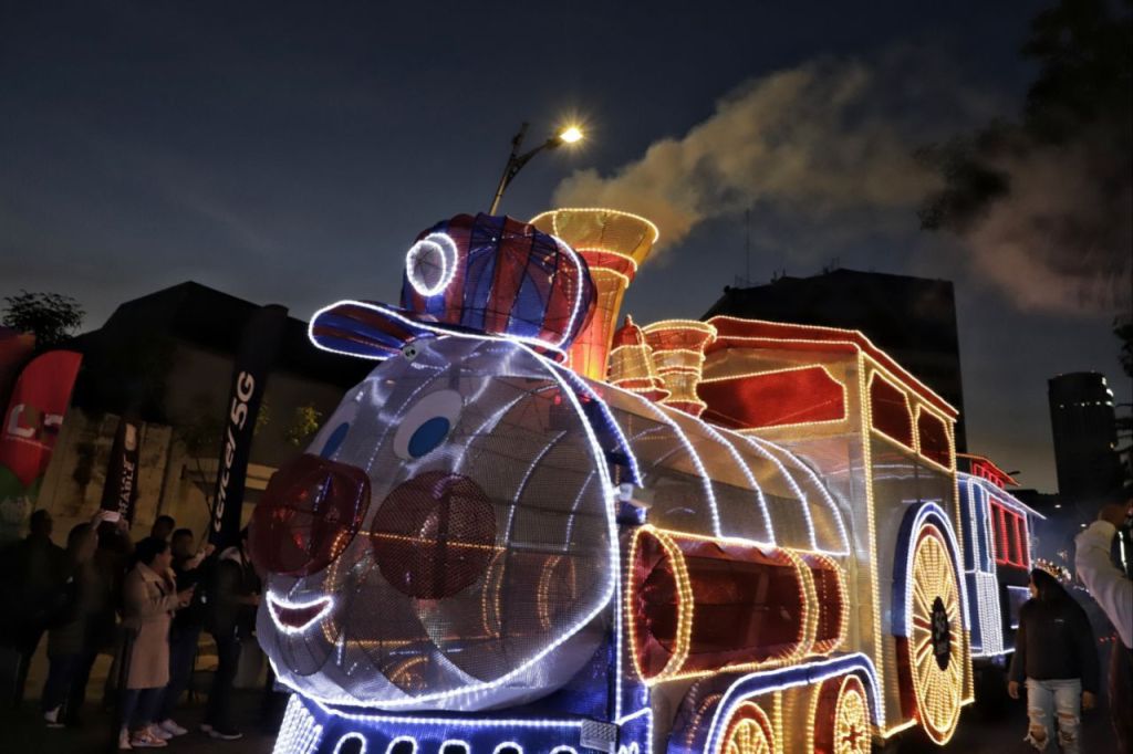 Familias poblanas disfrutaron del Desfile de Reyes Magos