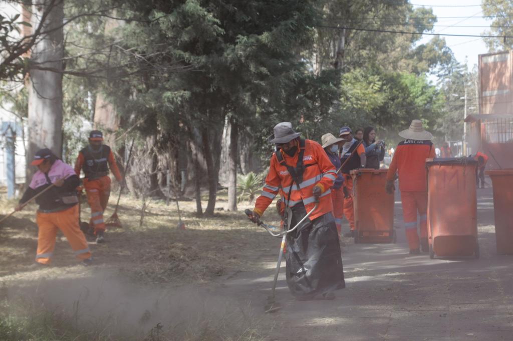 Supervisa Pepe Chedraui mantenimiento a los espacios públicos del Infonavit&nbsp;Amalucan