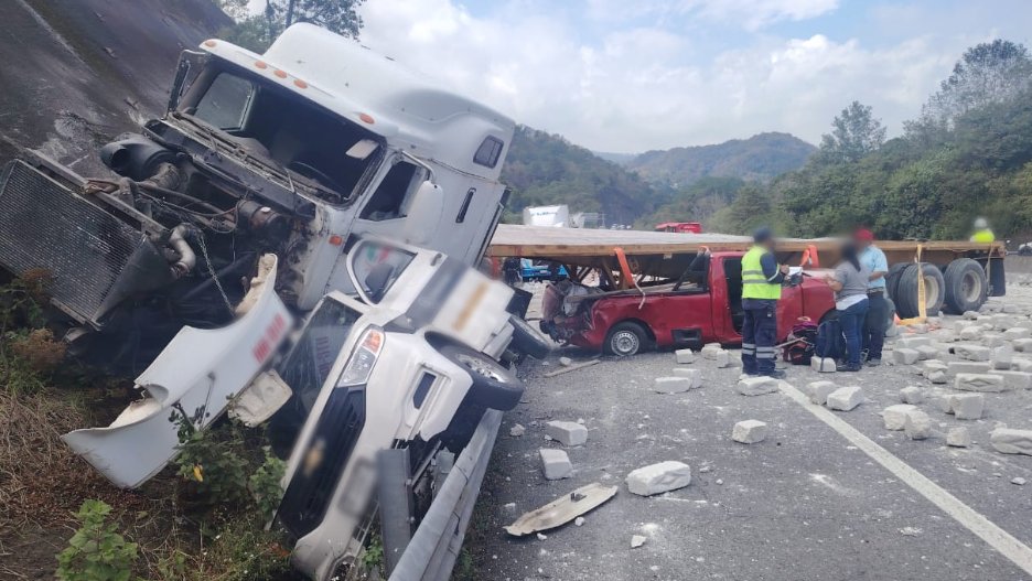 Se registra fuerte accidente en la autopista&nbsp;Perote-Xalapa
