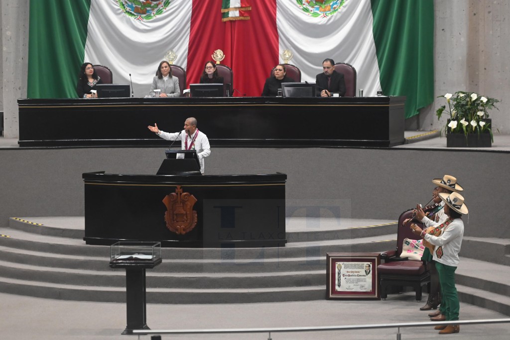 Entrega Congreso a Tirso Bautista la medalla Adolfo Ruiz Cortines&nbsp;2024