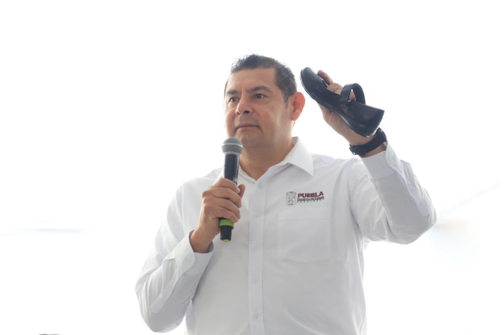 Impulsa Armenta 3 centros de distribución de calzado en apoyo a la economía familiar y&nbsp;regional