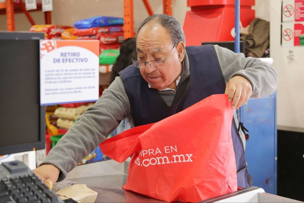 Invita el SMDIF a las personas adultas mayores a formar parte del programa Empacadores&nbsp;Voluntarios