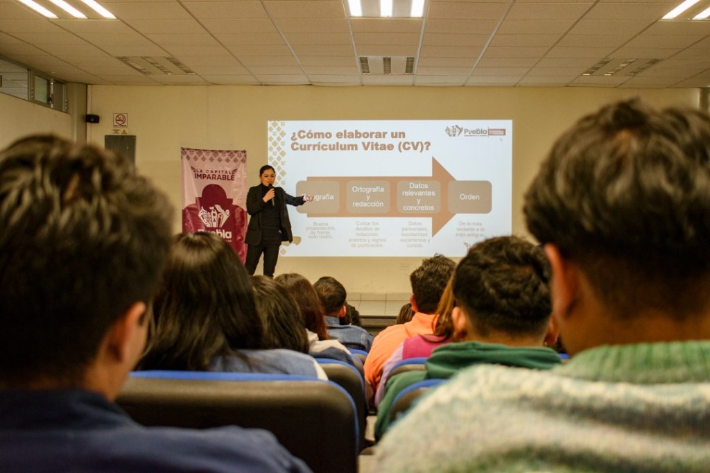 Ofrece Gobierno de la Ciudad el taller Buscadores de Empleo a futuros&nbsp;profesionistas