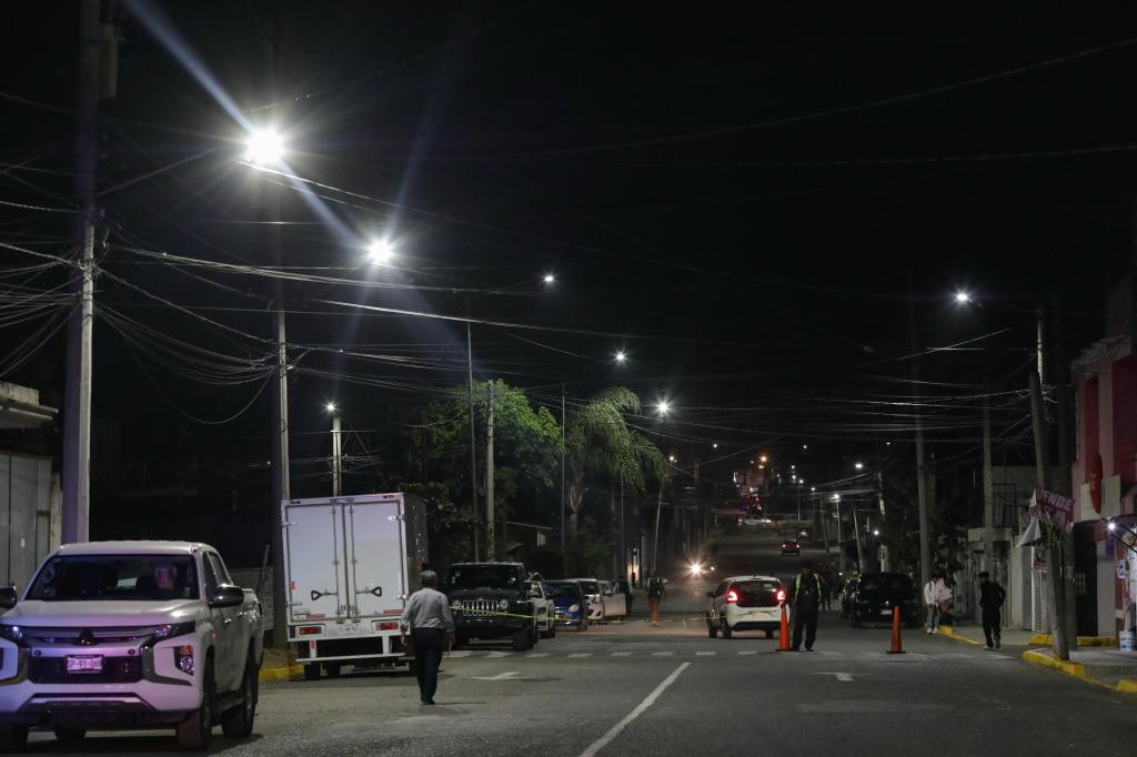 Arranca Pepe Chedraui el Programa Puebla Brilla con modernización de luminarias en Arboledas de Loma&nbsp;Bella