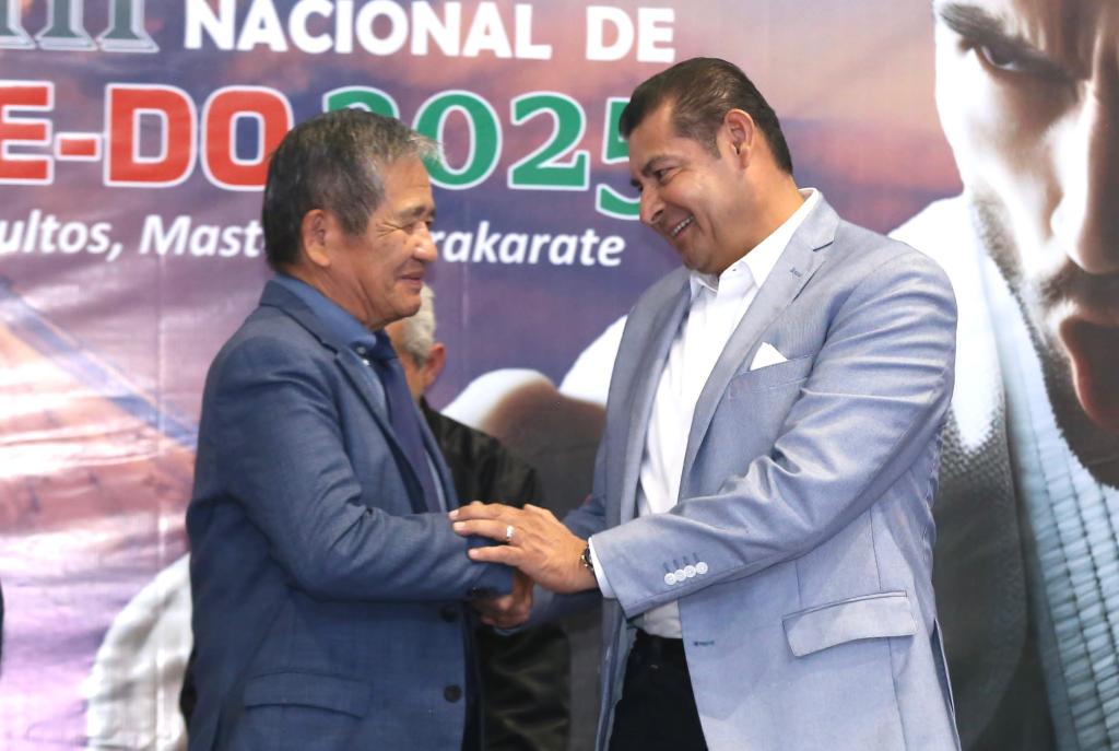 Con agradecimiento y respeto, es homenajeado Shihan Koichi Choda&nbsp;Watanabe