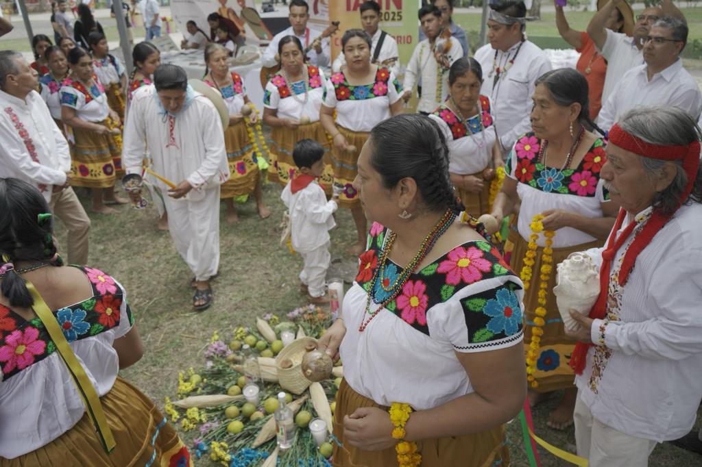El telar de cintura, arte milenario presente en Cumbre&nbsp;Tajín