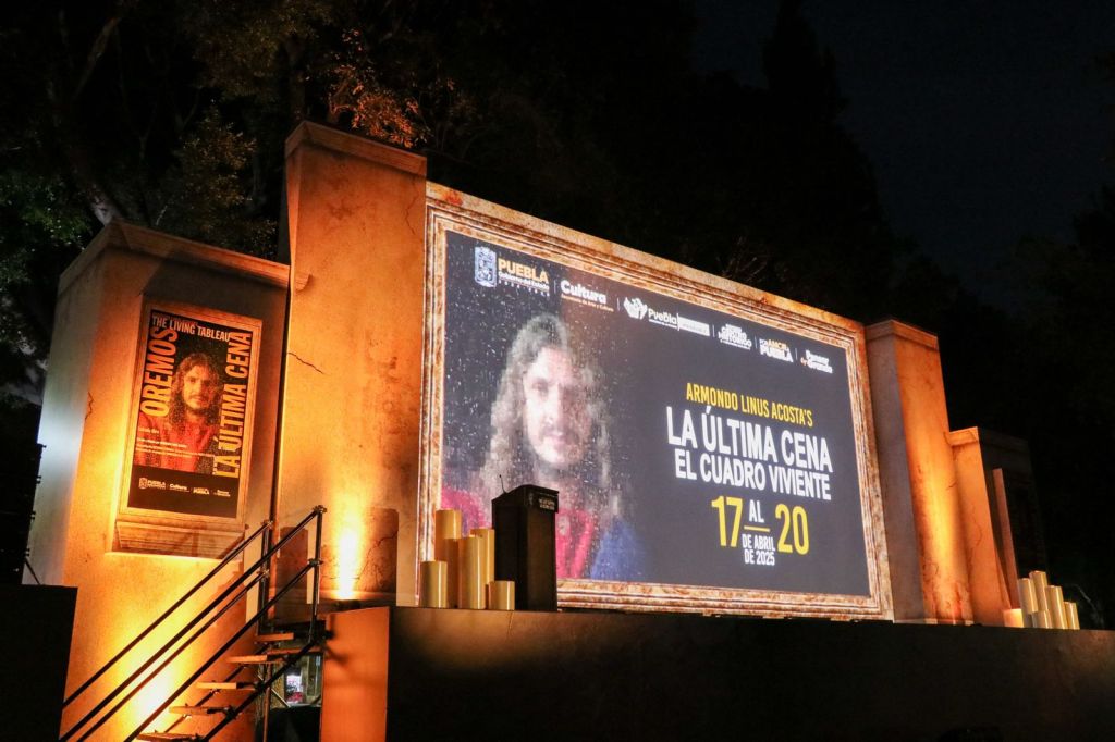 Poblanos y turistas disfrutan proyección “La Última Cena: El Cuadro&nbsp;Viviente”