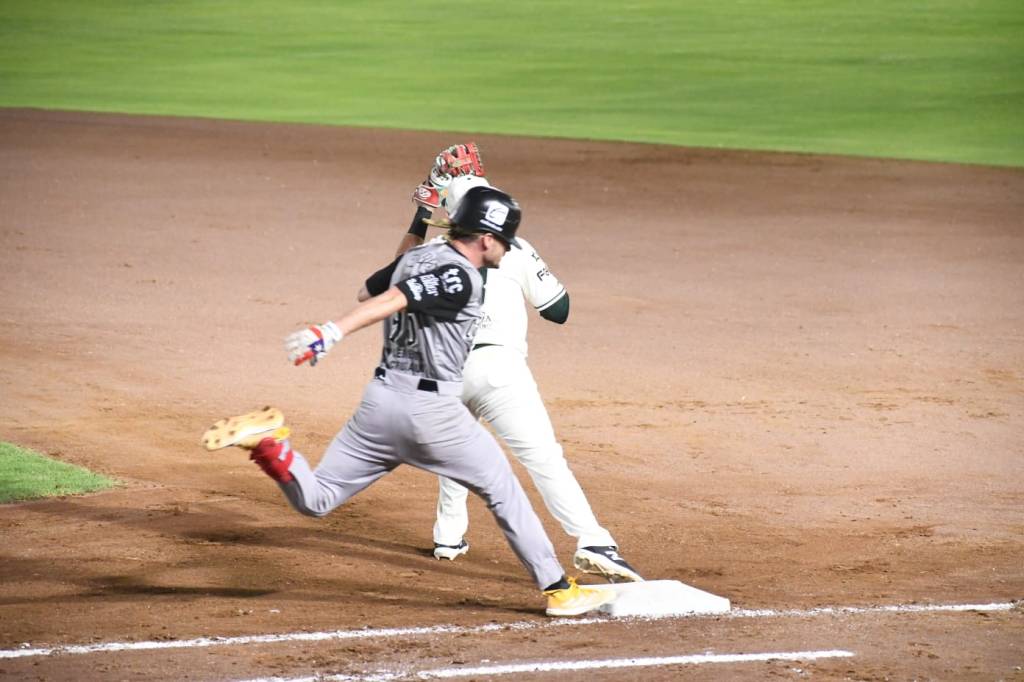 Ángel Sánchez brilla en victoria de Pericos vs&nbsp;Campeche