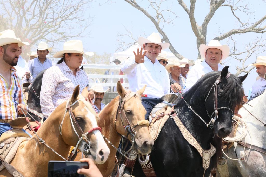Gobernador Armenta se une a la cabalgata más grande en honor a San Isidro&nbsp;Labrador