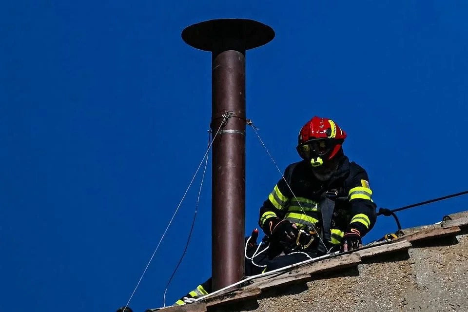 Instalan chimenea en Capilla Sixtina por&nbsp;Cónclave