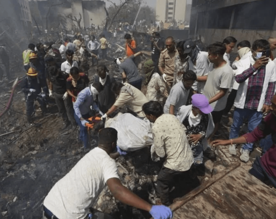 Avionazo en India deja al menos 200&nbsp;muertos