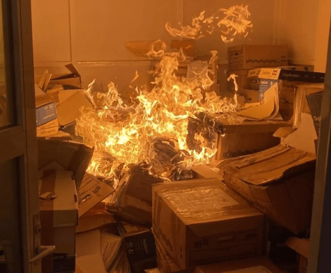 Quema CETEG oficinas del SNTE en&nbsp;CDMX