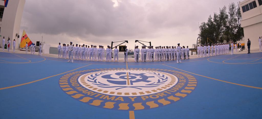 Gobernadora de Veracruz rinde homenaje por el Día de la&nbsp;Marina