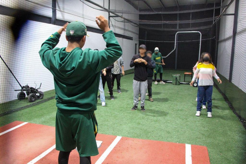 Realizan IMDP, SMDIF y Pericos de Puebla clínica deportiva para niñas y niños del Centro de&nbsp;Día