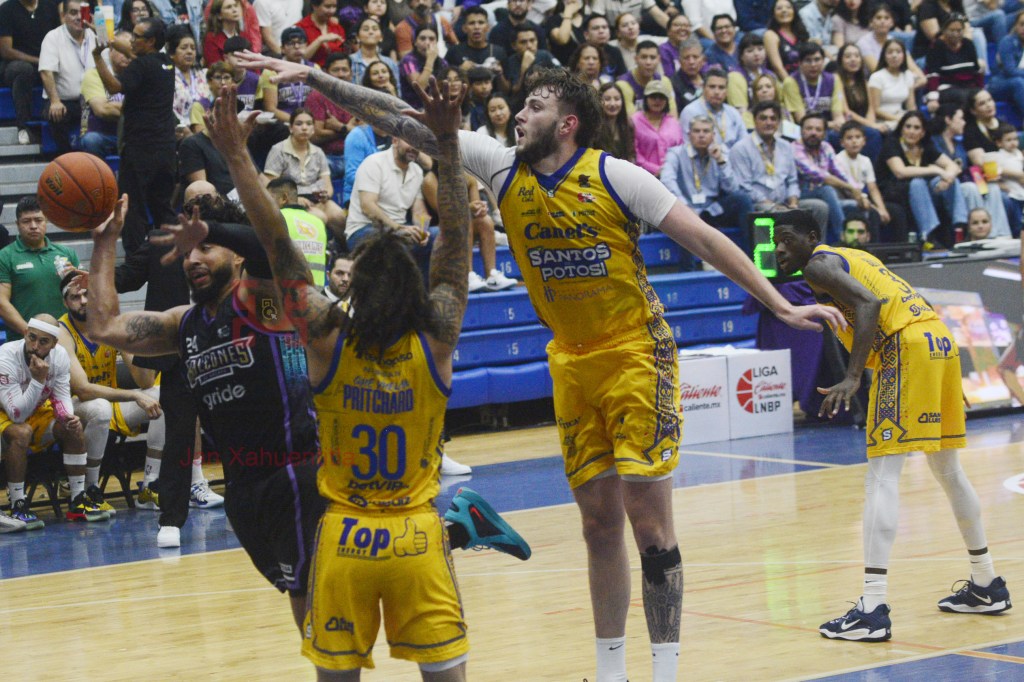 Halcones de Xalapa debuta con triunfo en&nbsp;casa