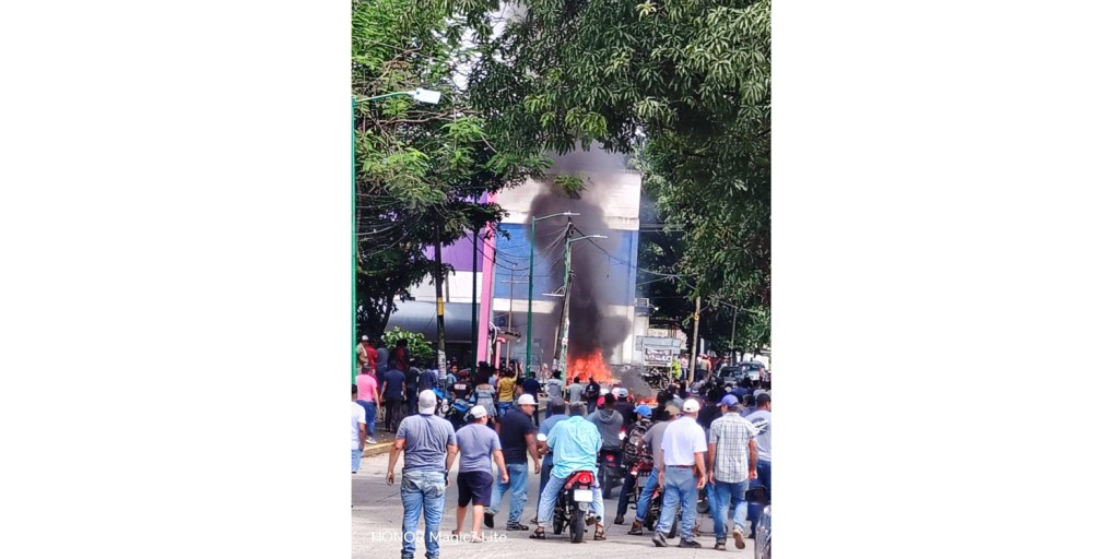 En Tezonapa amenazan con quemar oficinas y patrullas de transporte&nbsp;público