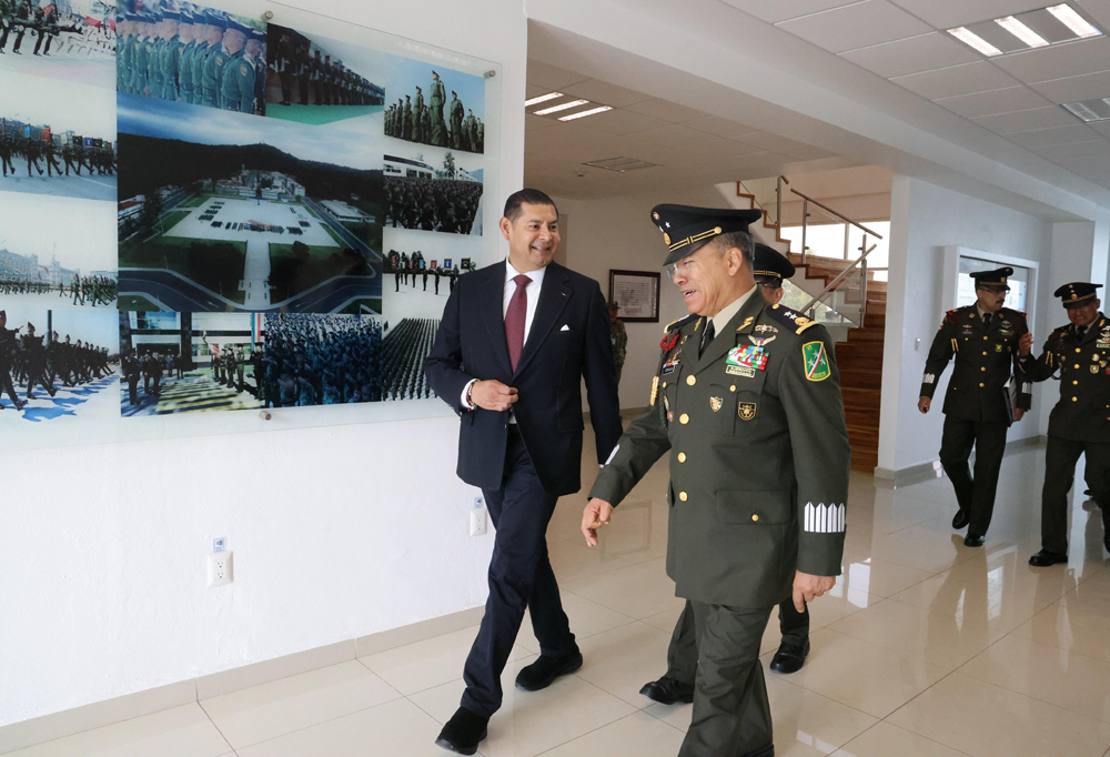 Presencia del gobernador Alejandro Armenta en toma de protesta del nuevo comandante de la 25 Zona&nbsp;Militar