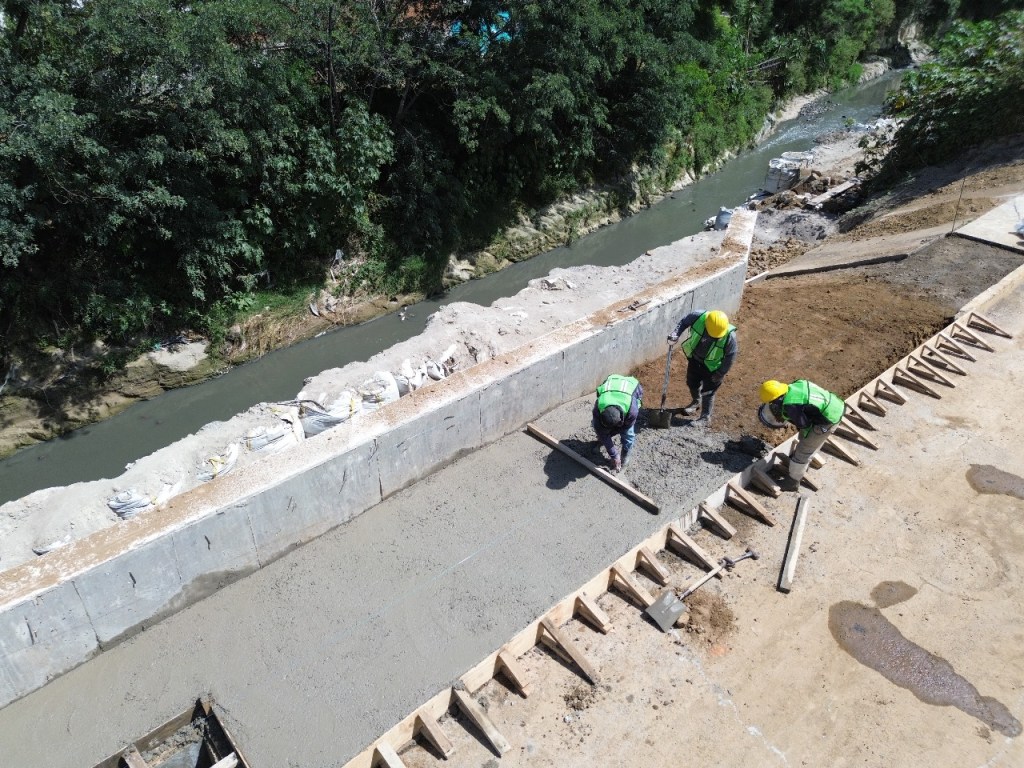 Supervisa Gobierno de la Ciudad construcción de muro de contención en límites del Río&nbsp;Alseseca