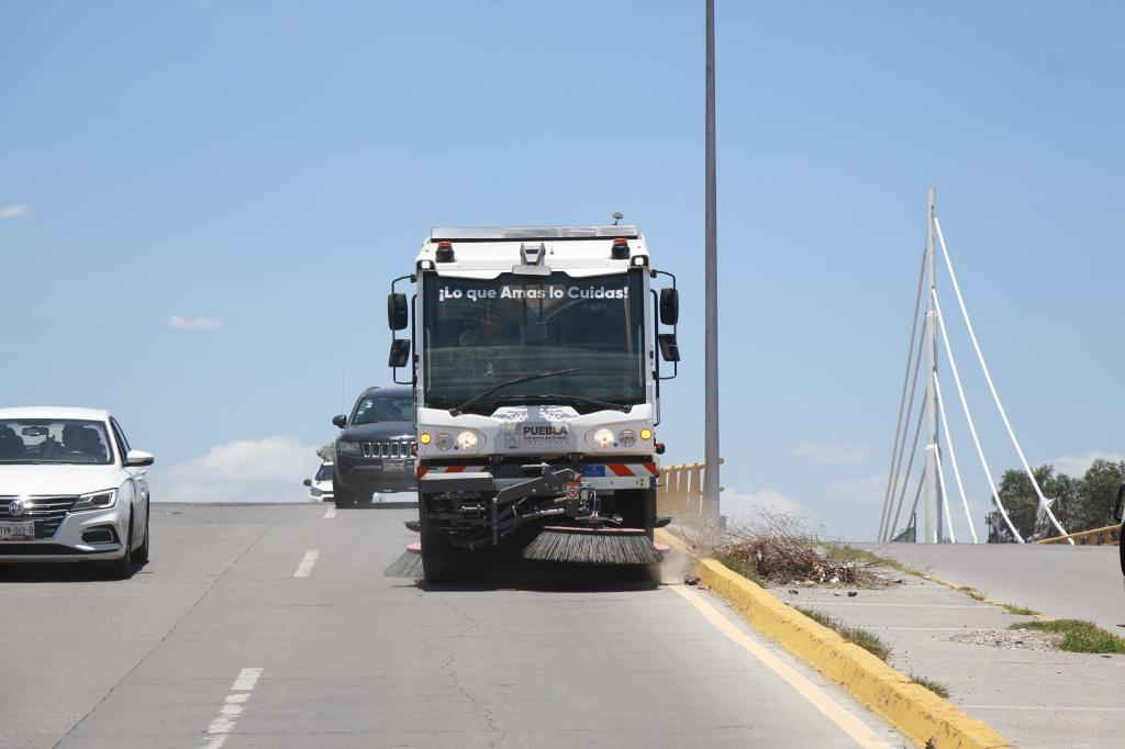 En temporada de lluvias, gobierno estatal intensifica limpieza de vialidades con barrido&nbsp;mecánico