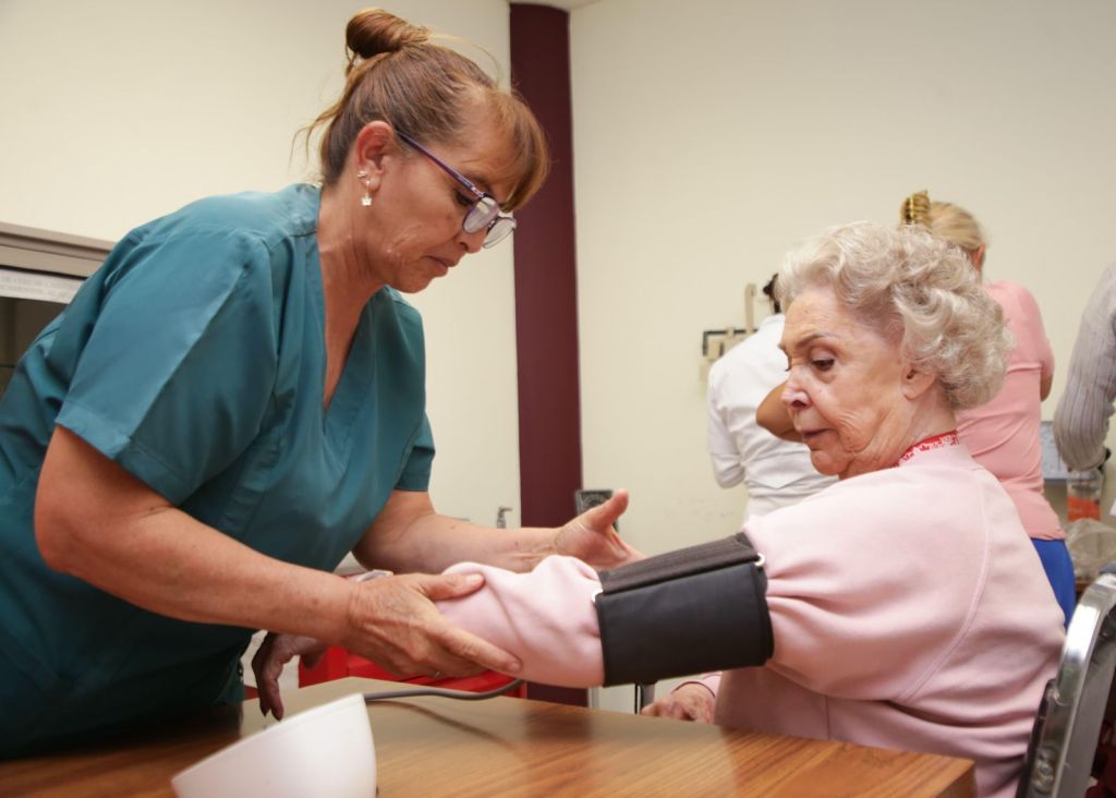Con sensibilidad y cuidados, Gobierno de Puebla fortalece la paz en Casa del&nbsp;Abue