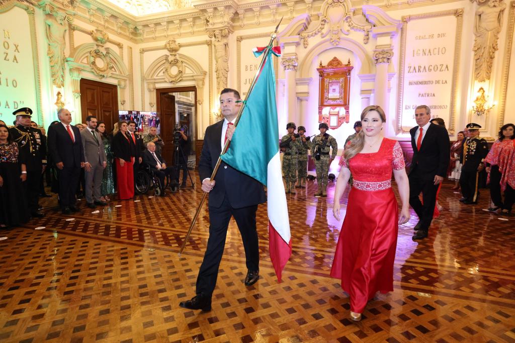 Con patriotismo, Puebla vibra con primer grito de Independencia del gobernador Alejandro&nbsp;Armenta