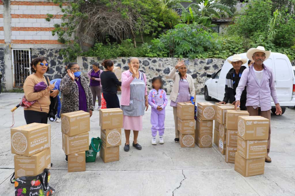 Entrega Pepe Chedraui apoyos alimentarios en&nbsp;Azumiatla