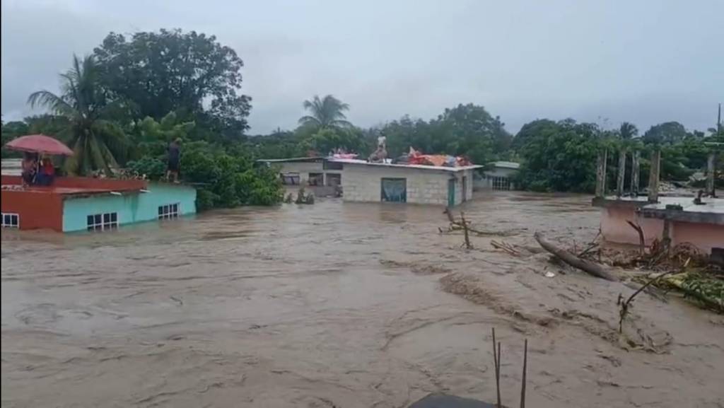 Damnificados narran tragedia del desbordamiento del río Pantepec en&nbsp;Álamo