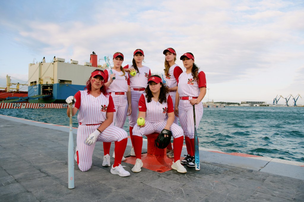 Presenta El Águila Softbol sus uniformes&nbsp;2026