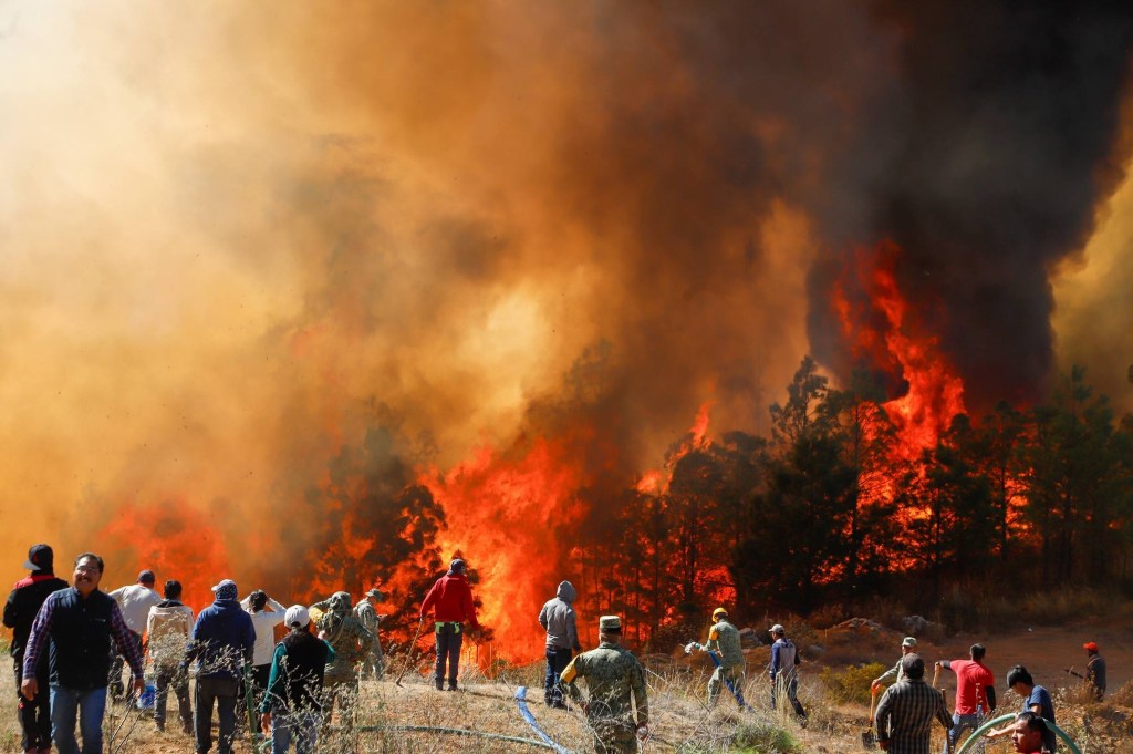 Gobernador Armenta sobrevuela incendio en Sierra Negra; está controlado en&nbsp;70%