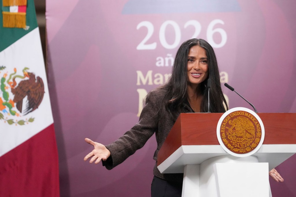 “Quizá lo que no teníamos era esta presidenta”: Salma&nbsp;Hayek