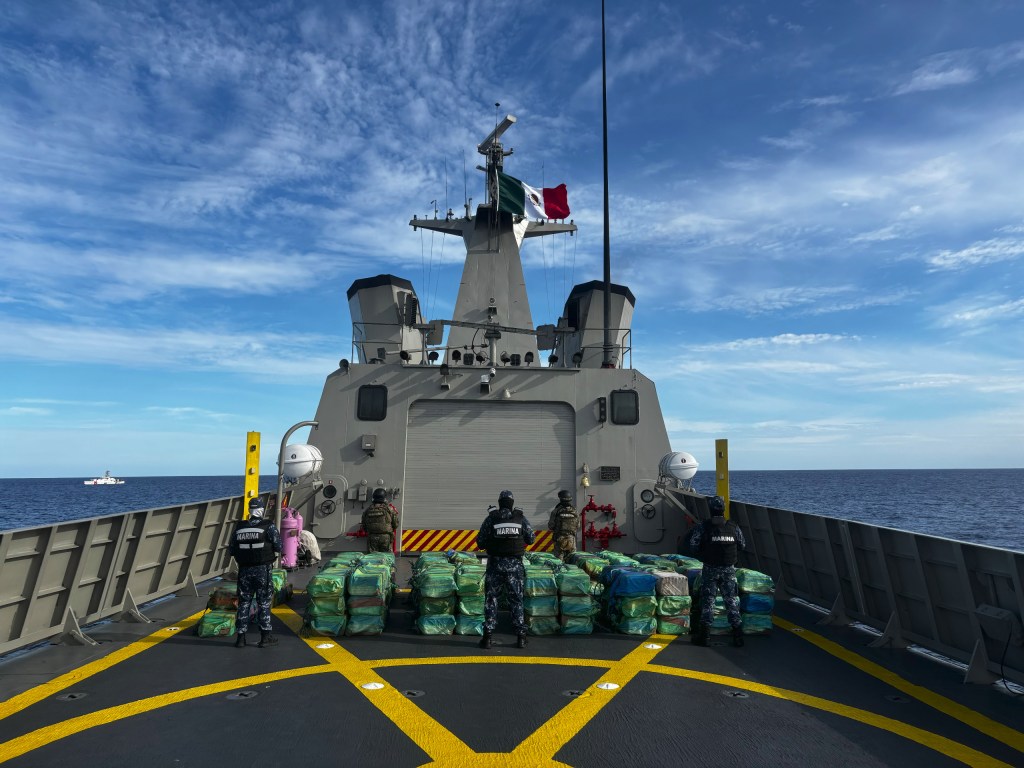 Armada de México y la Guardia Costera de EU aseguran aproximadamente 188 bultos con toneladas de presunta&nbsp;cocaína
