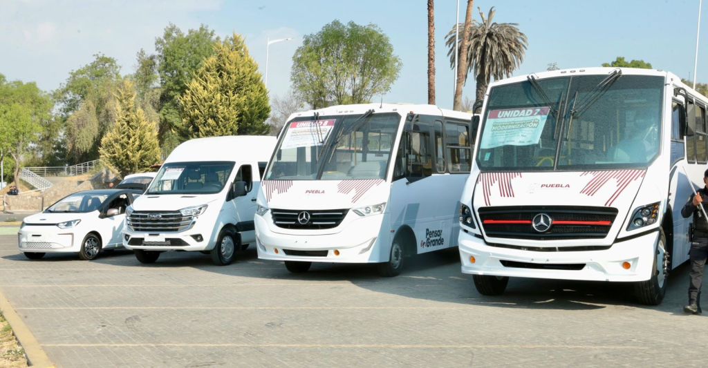Entrega Armenta más de 11 mdp a fondo perdido para unidades nuevas de transporte&nbsp;público