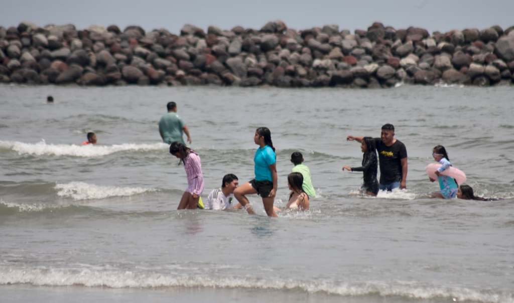 Con playas limpias, Veracruz espera alta afluencia turística este fin de&nbsp;semana