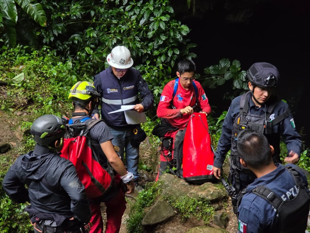Gobierno de Puebla mantiene operativo de alta especialidad para búsqueda en Cuetzalan