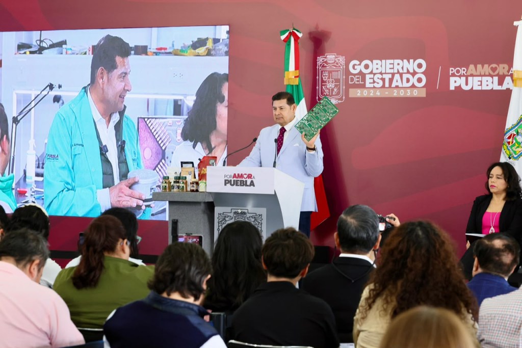 Puebla apuesta por la innovación con fábrica de semiconductores y software